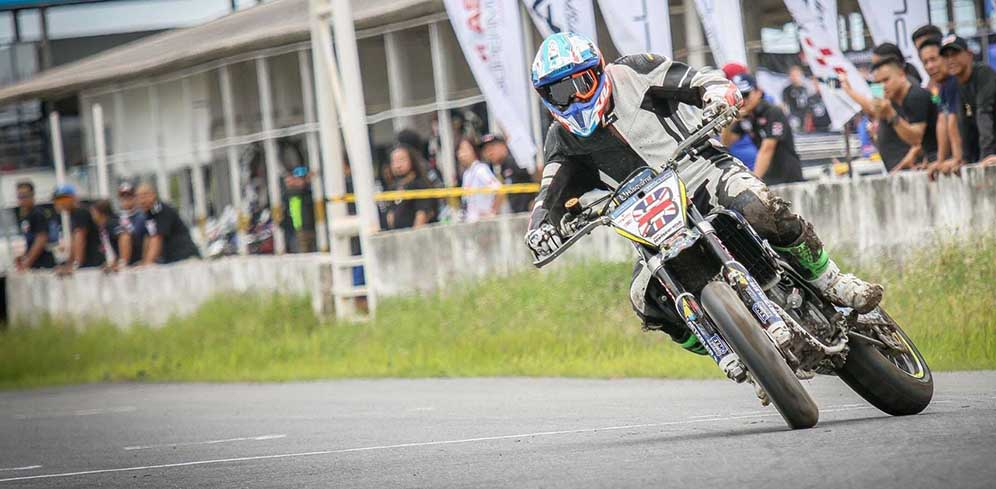 Lewis Cornish Juara FIM Asia Supermoto di Solo